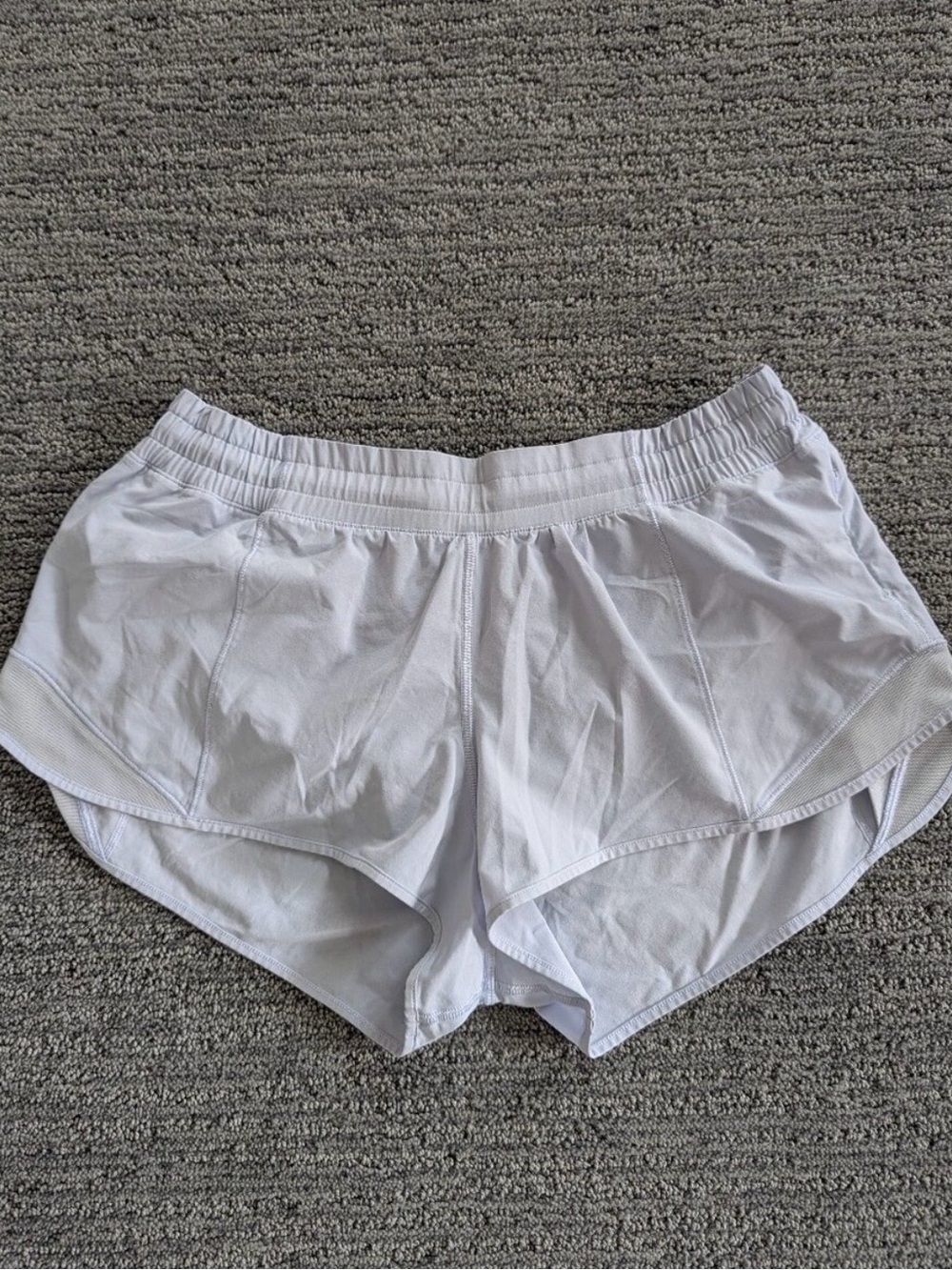 Lululemon hotty hot 2.5” shorts
